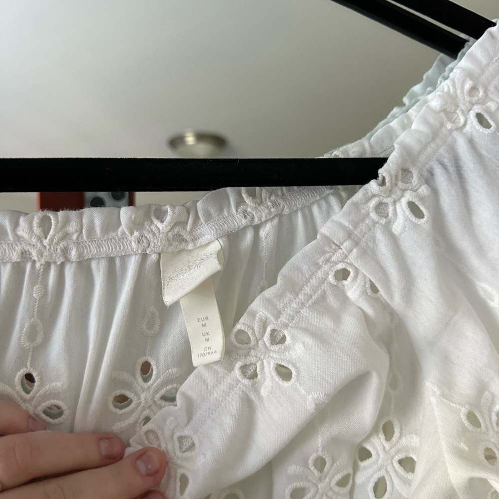 H&M White Eyelet Blouse - Picture 3 of 5